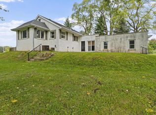4063 E Oakwood Rd, Oak Creek, WI 53154