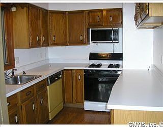 5th image of 918 Beverly Dr