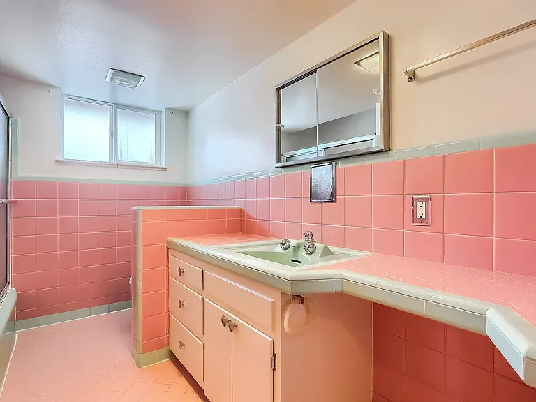 160 S Holly St — Photo 33