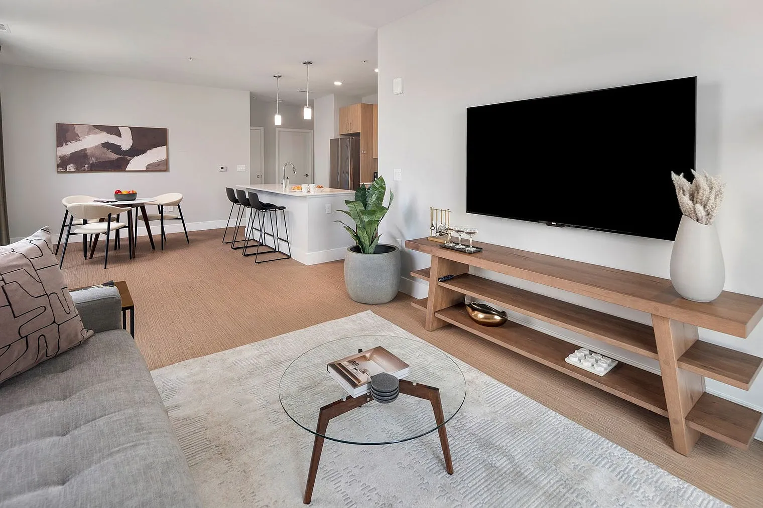 2 bed, 2.0 bath, 1001 sqft, $6,098 — Photo 2