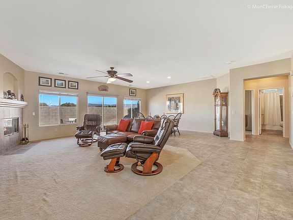 3rd image of 894 Summit Dr
