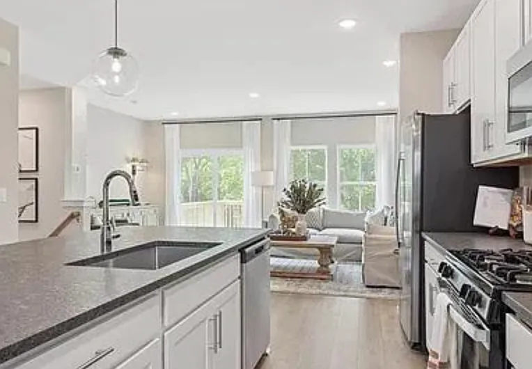 3 bed, 1927 sqft, $3,250 — Photo 4