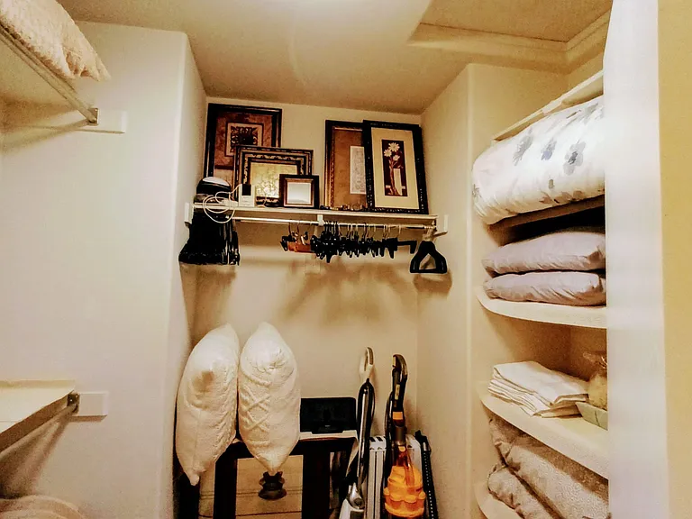 walk-in closet