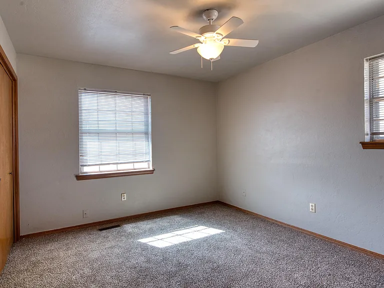 303 Kimberly Ln — Photo 12