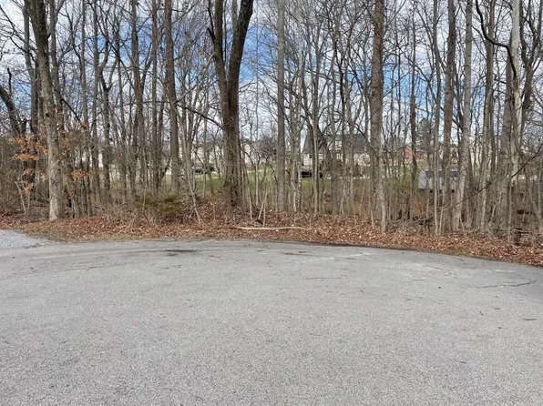 140 Queens Ct, Clarksville, TN 37043