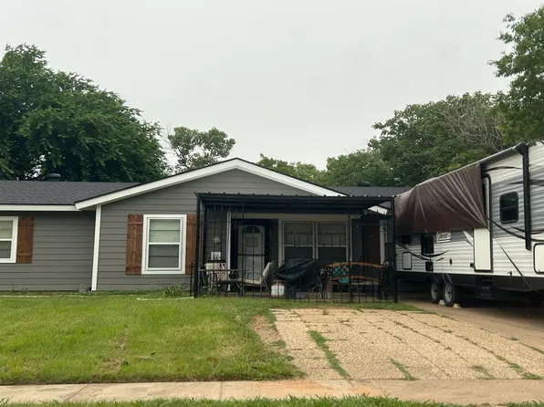 1005 Denton Dr, Euless, TX 76039