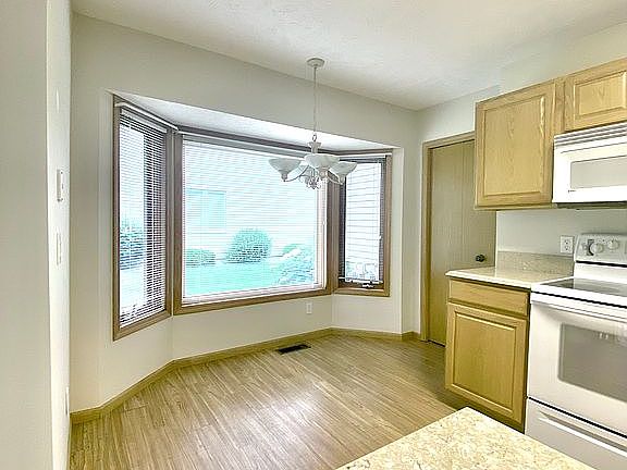 5th image of 3664 Courtney Pl