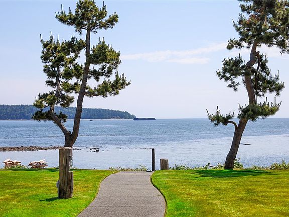 2nd image of 27 Island Hwy S #3210