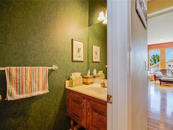 3rd image of 1504 NE Craigievar Dr