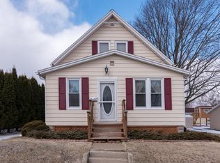 519 5th St, Hartford, WI 53027