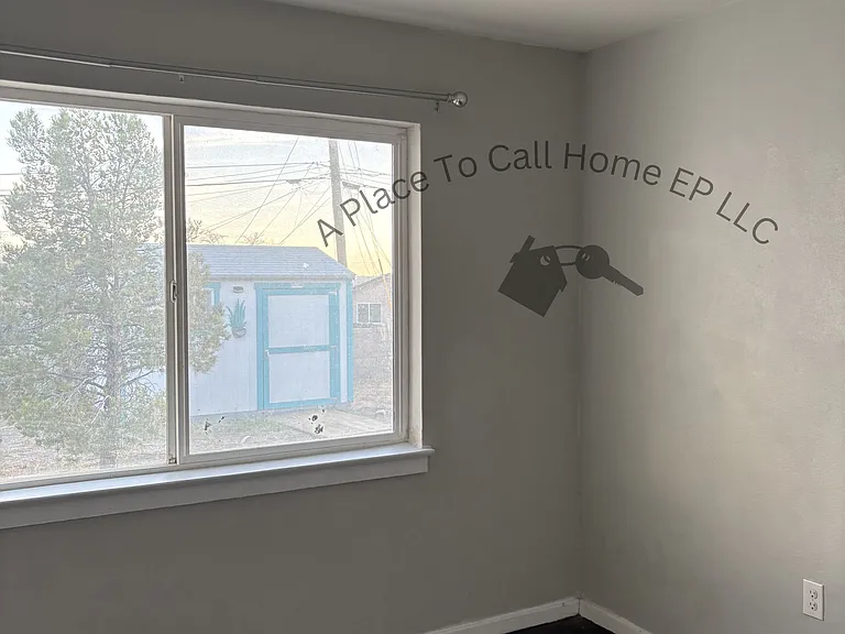 Bedroom with fan