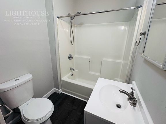 5th image of 3809 Ivy Ave
