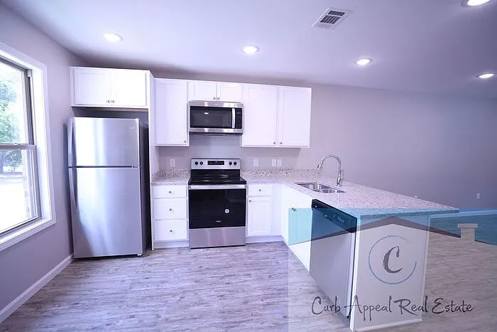 324 Drake St #A — Photo 11