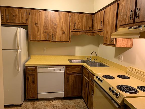 4th image of 949 E Joliet St APT 12