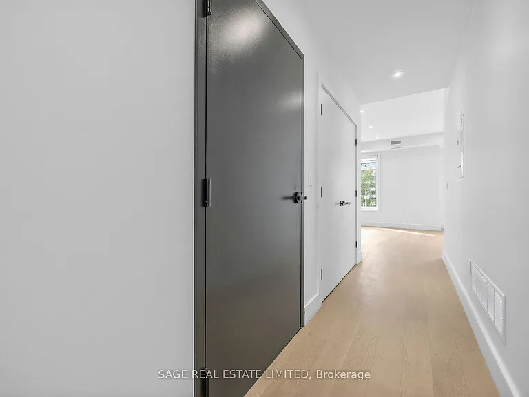 909 Castlefield Ave #3 — Photo 16