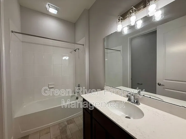 1818 Sandy Creek Pkwy — Photo 22