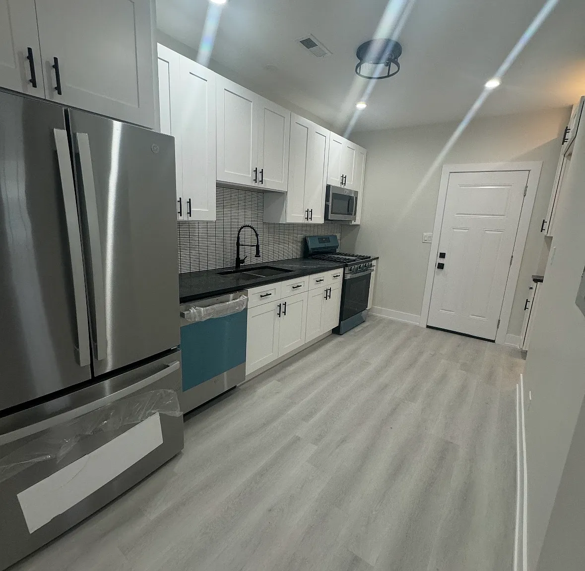 2 bed, 1300 sqft, $1,850 — Photo 3