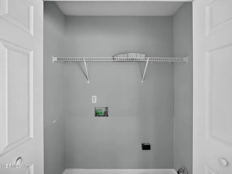 490 Hillside Dr — Photo 32