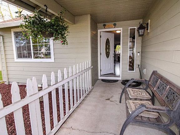 2nd image of 4884 SE Stewart Ct