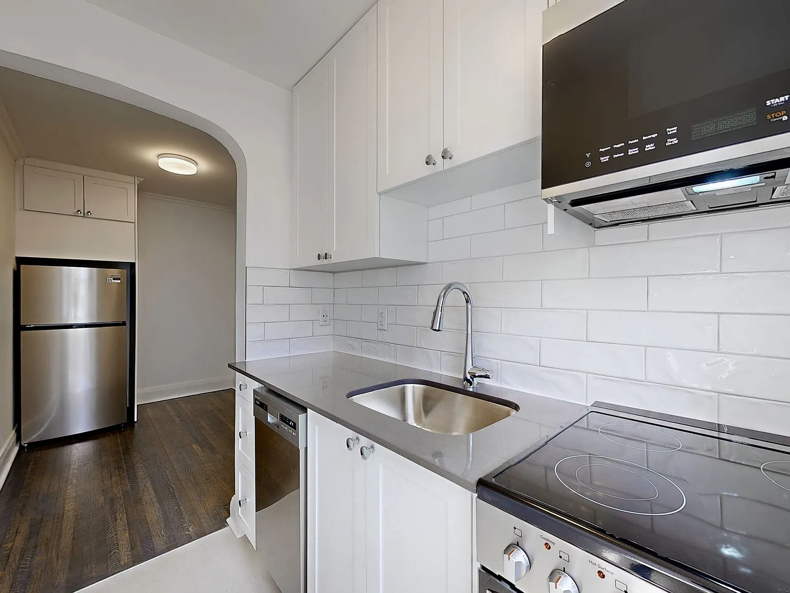1602 Bathurst Street — Photo 2