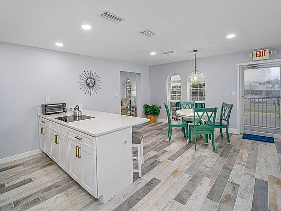 3rd image of 309 Moody Blvd Unit 201
