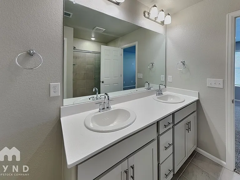 6357 N Netherland Ct — Photo 9