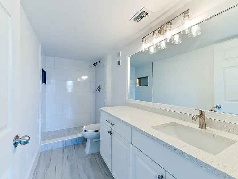 2226 N Cypress Bend Dr #308 — Photo 8