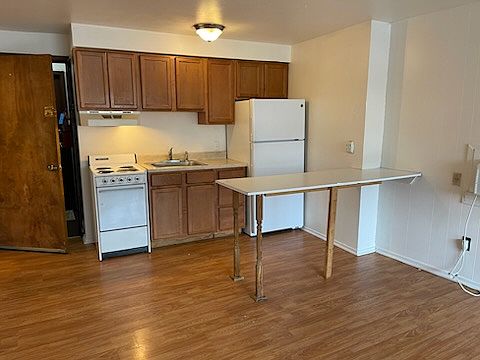 2nd image of 4225 1/2 Murray Ave #9