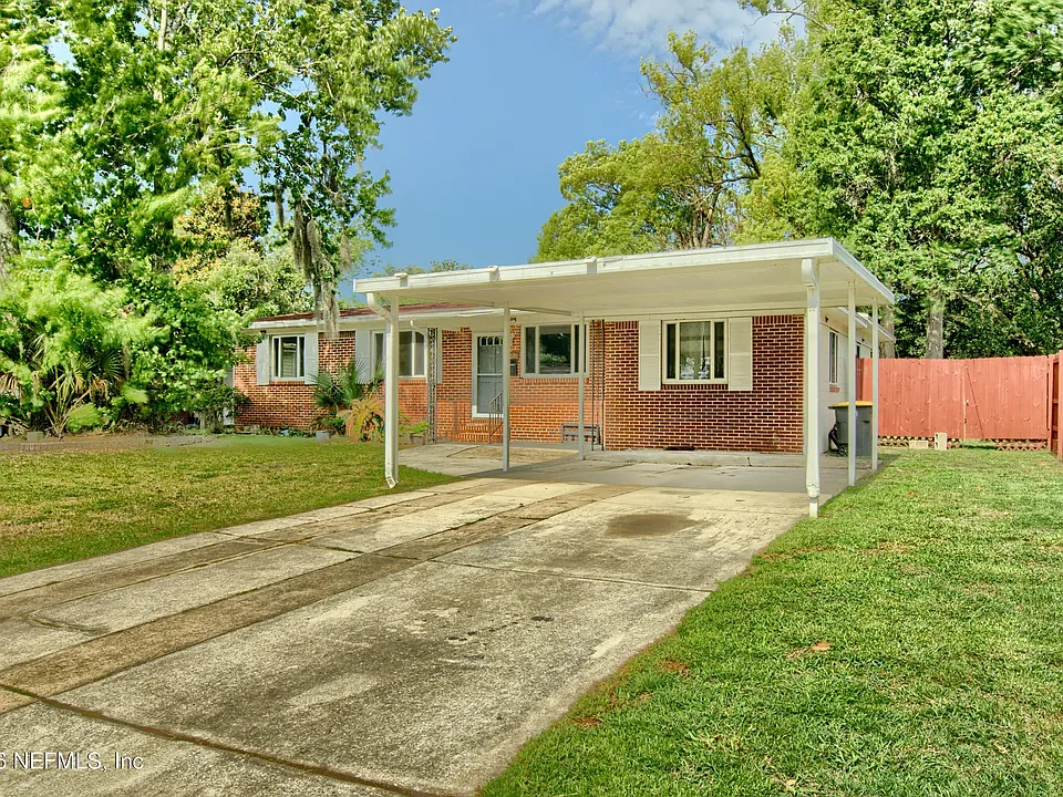 1370 Labelle St