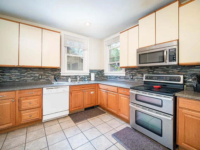 70 Elmwood Ave — Photo 15