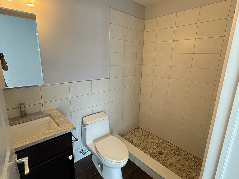 61 Erie St #3R — Photo 10