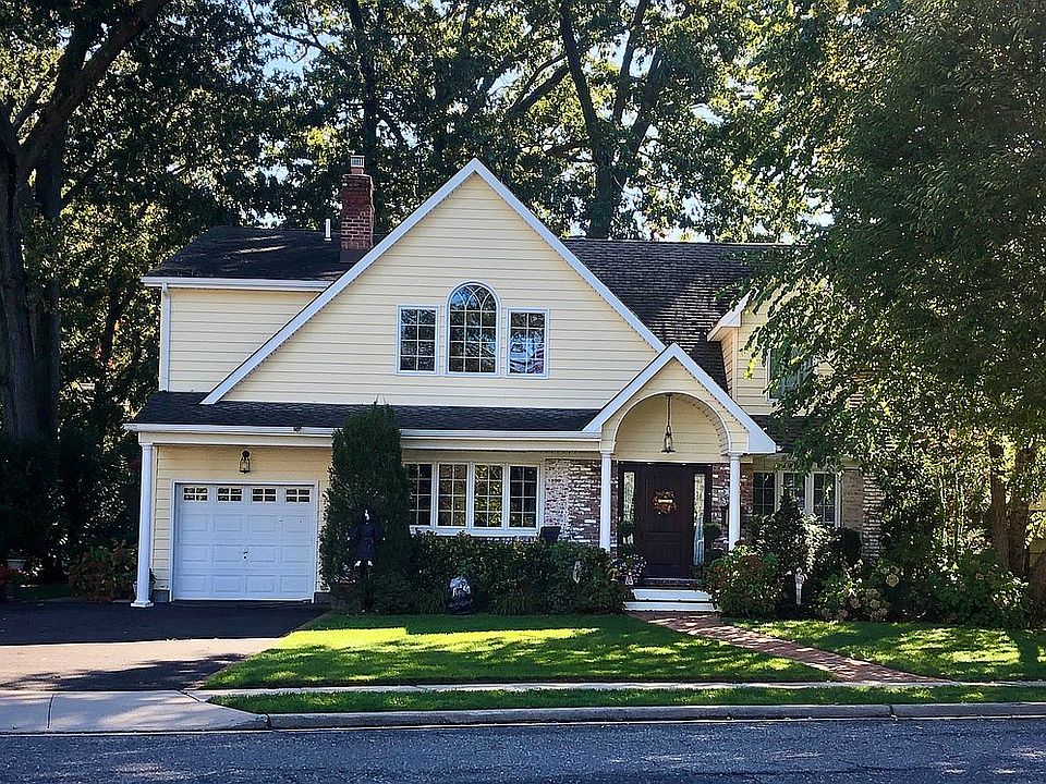 1st image of 1403 Surrey Ln