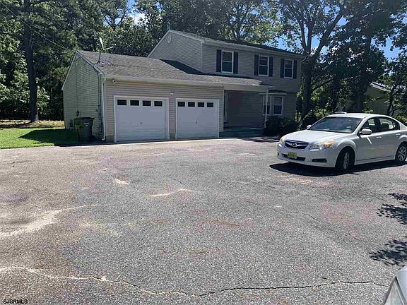 4th image of 3028 Tremont Ave