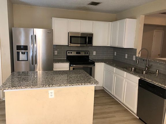 4th image of 1669 Crown Point Dr