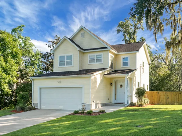 1255 Redeemer Dr, Hanahan, SC 29410