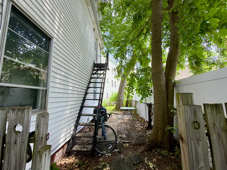109R Beacon St #1-R — Photo 7