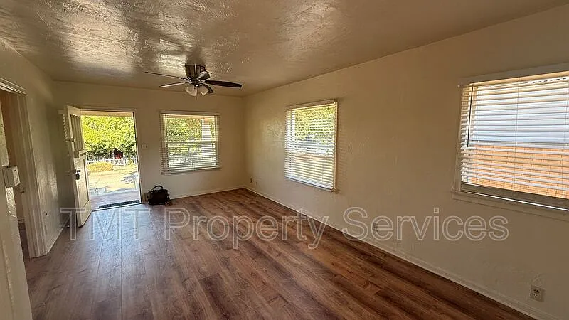 2 bed, 1.0 bath, 875 sqft, $2,350 — Photo 4