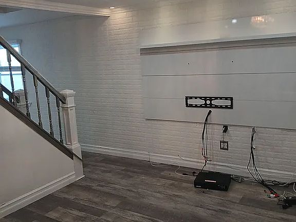 2nd image of 7 Rockville Ave APT 2