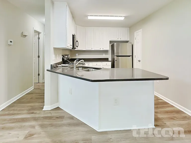 517 Parker St — Photo 7