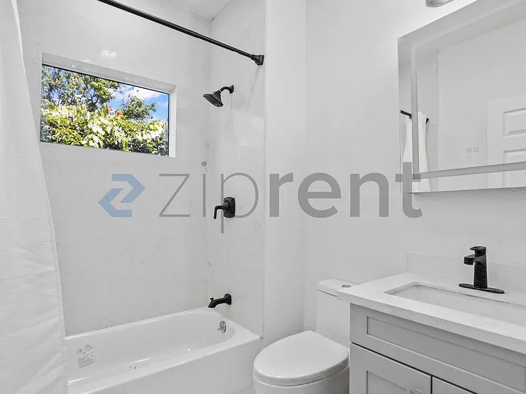 640 Plomosa Ct #B — Photo 22