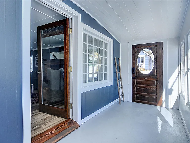 138 Lang St — Photo 18