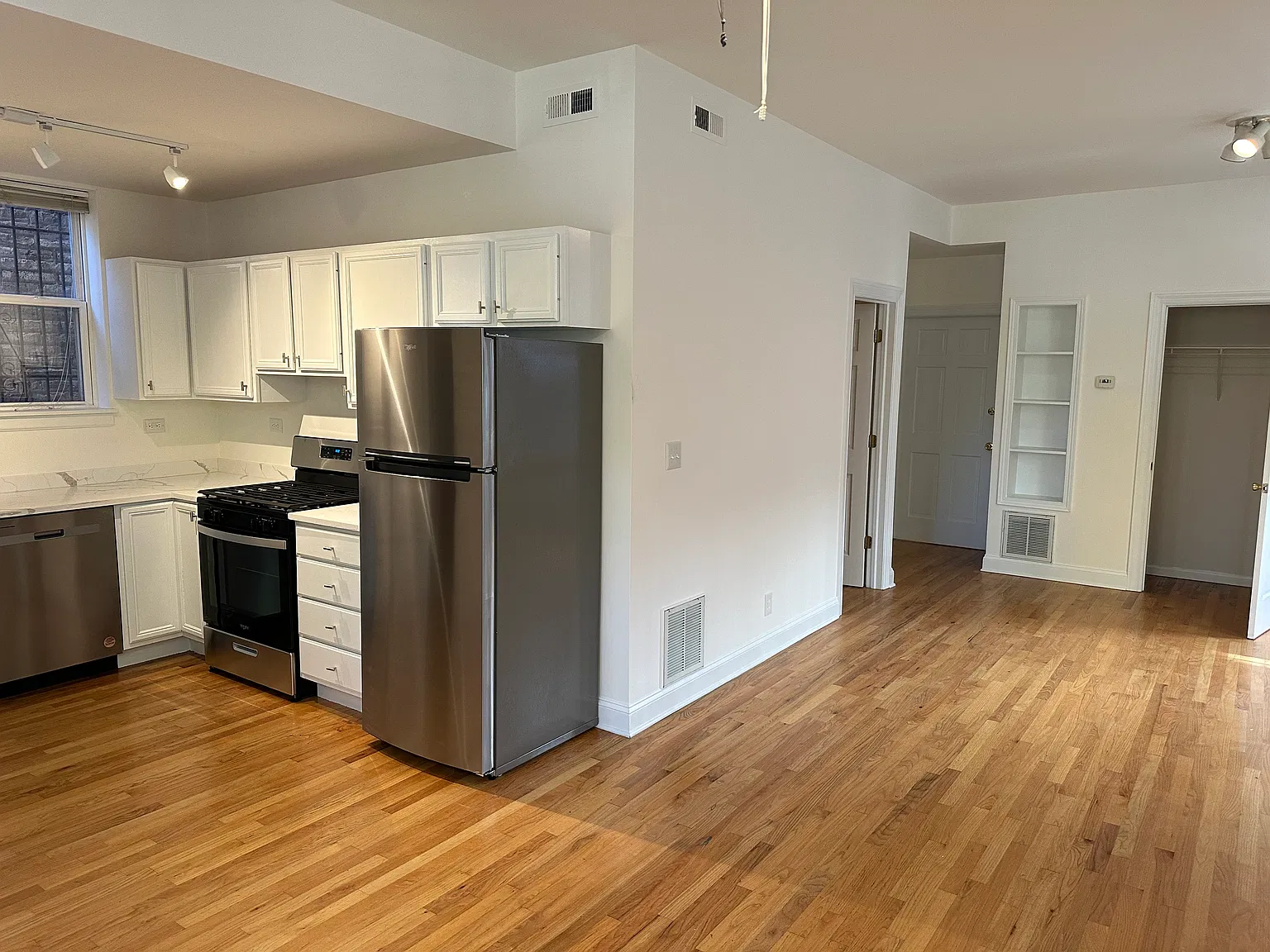 1 bed, 800 sqft, $1,945 — Photo 1