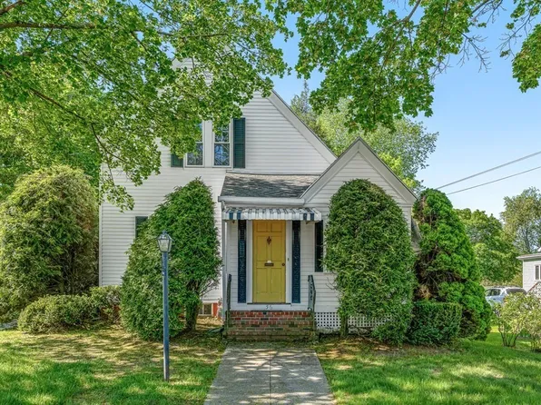 56 Central St, Hudson, MA 01749