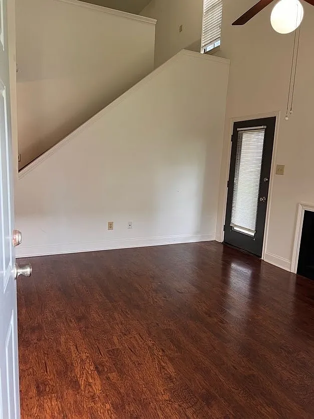 3 bed, 1376 sqft, $1,600 — Photo 2