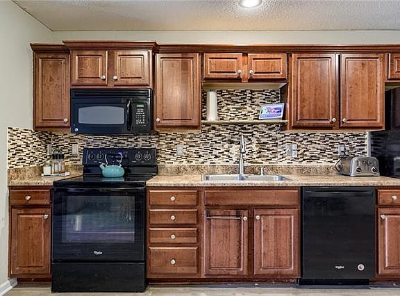 4th image of 12279 Fox Creek Dr
