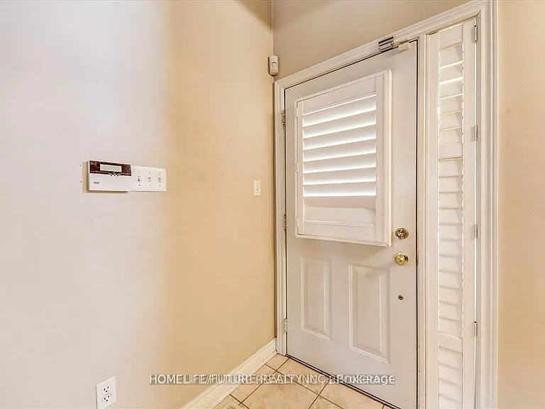 20 Kenilworth Cres — Photo 4