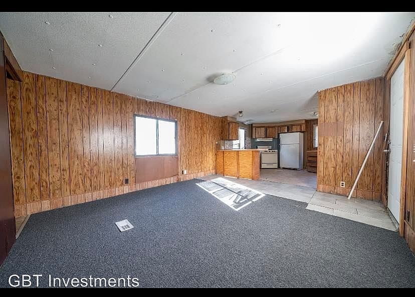 1st image of 483 W Elm St