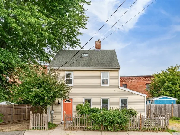 31 Pond St, Amesbury, MA 01913