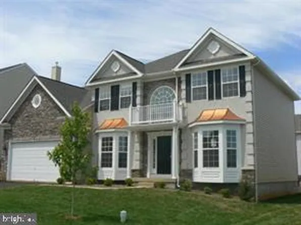 27 Sparkling Brook Rd, Ranson, WV 25438