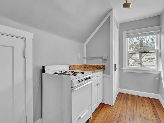 5th image of 3565 Pape Ave APT 3